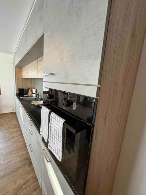 New: Refait A Neuf Avec Vue! Apartment *